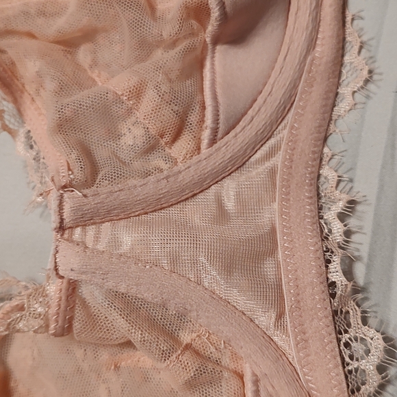 💕 EUC Victoria's Secret Ladies/Teens Push Up Without Padding Underwire Bra, 34C - Picture 7 of 11